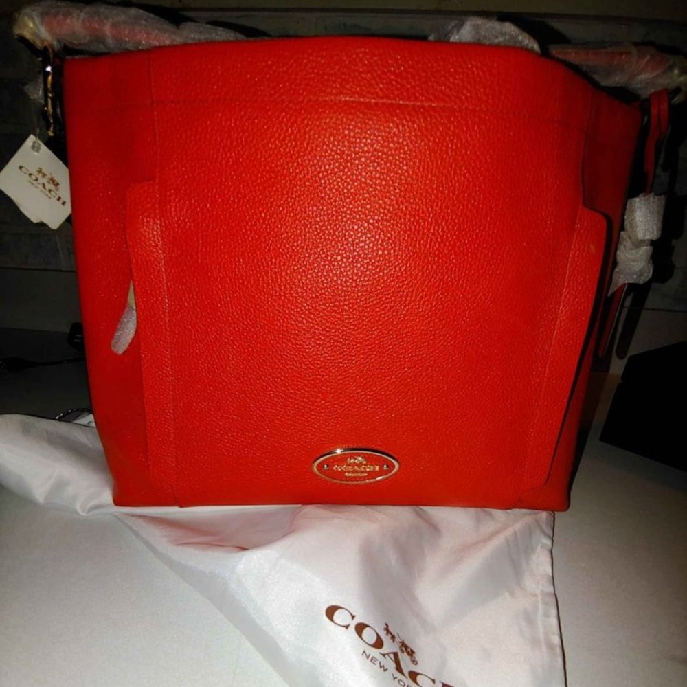 Coach Brand new hobo scout pebbled  leather bag
